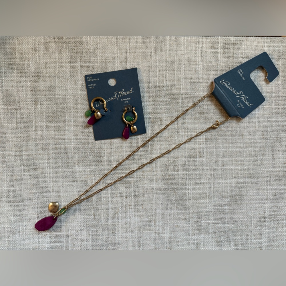 Universal Thread Gold with Pink and Green Bead Necklace and Earrings